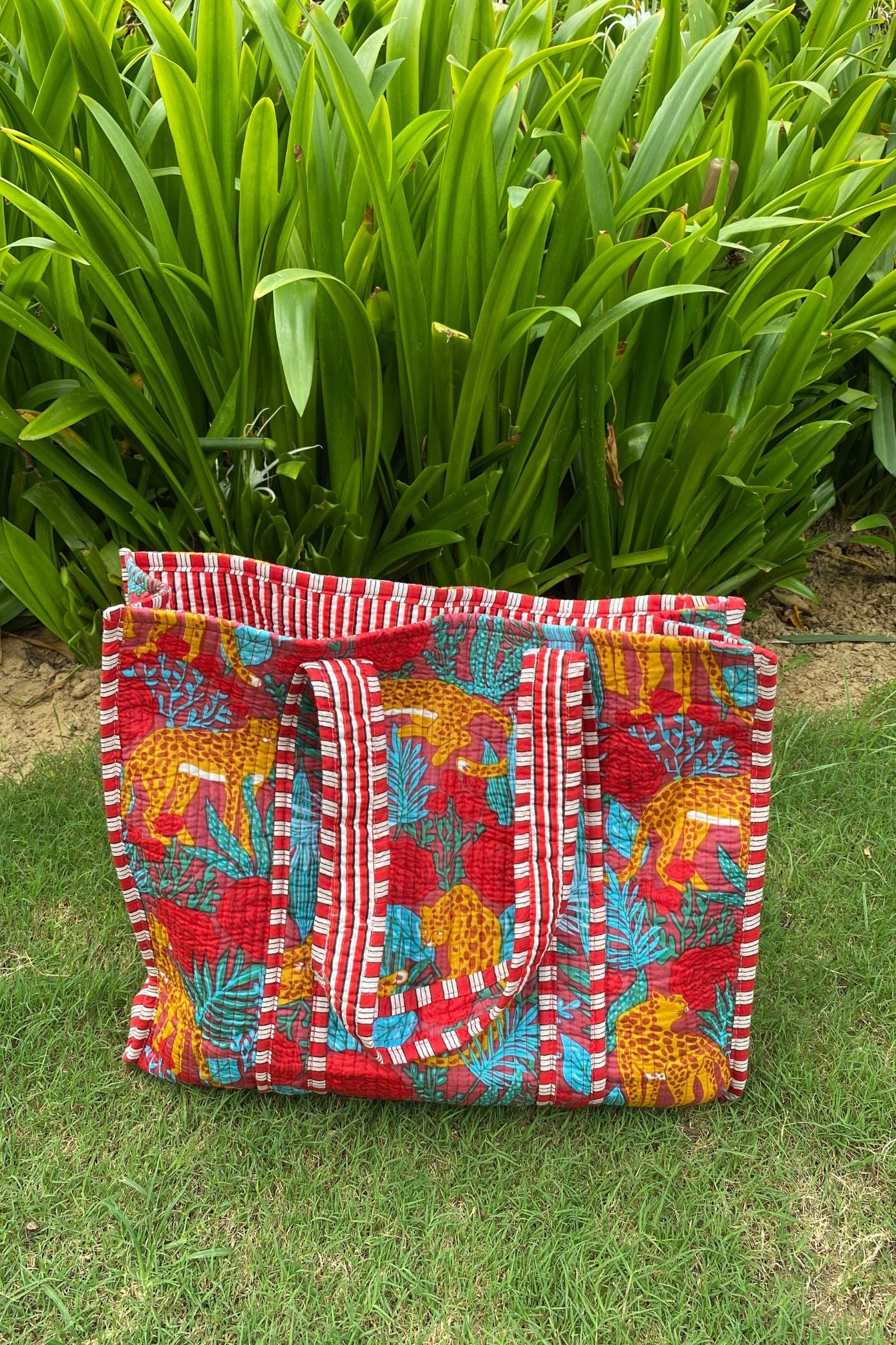 RED JUNGLE TOTE