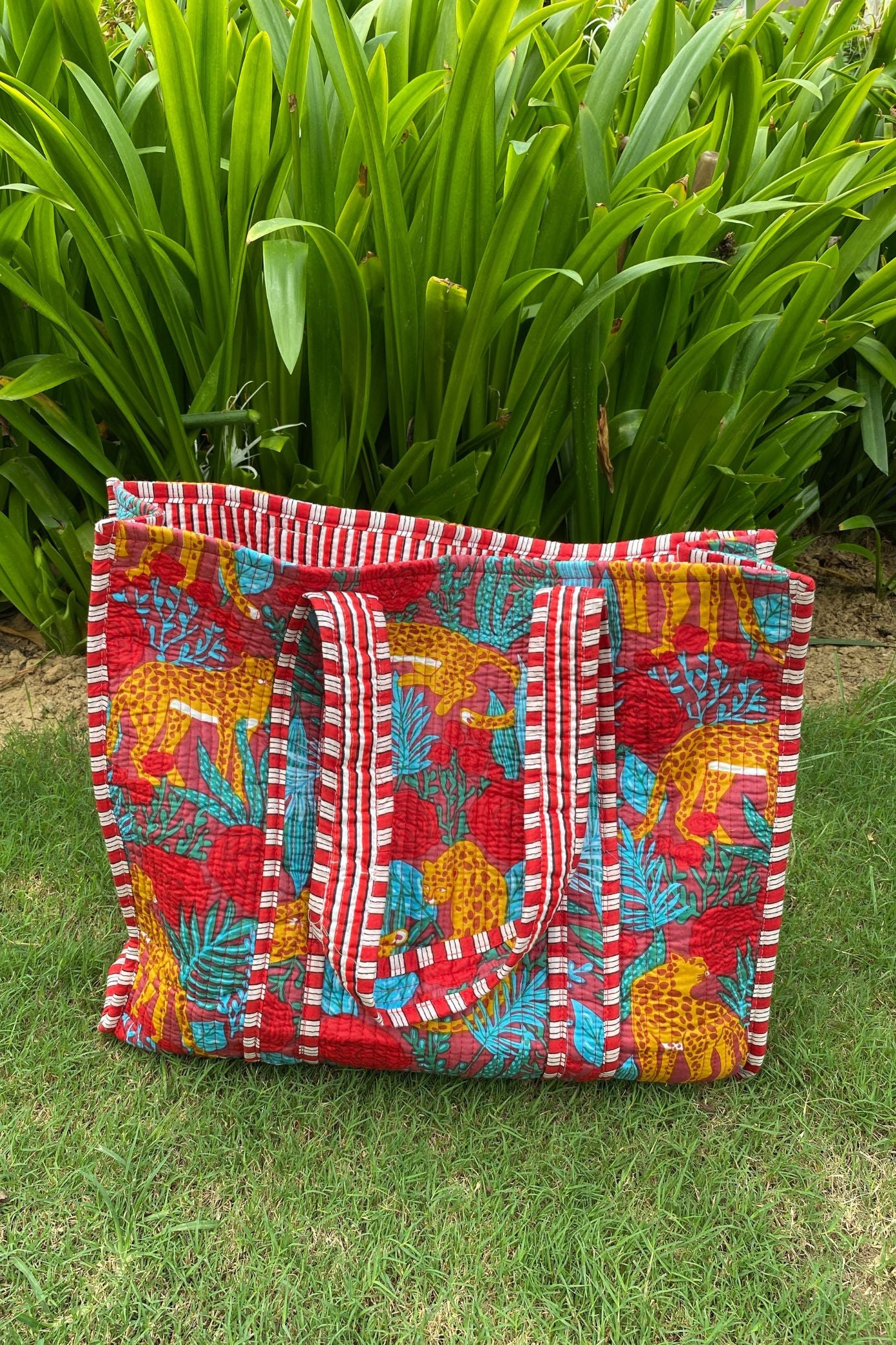 RED JUNGLE TOTE