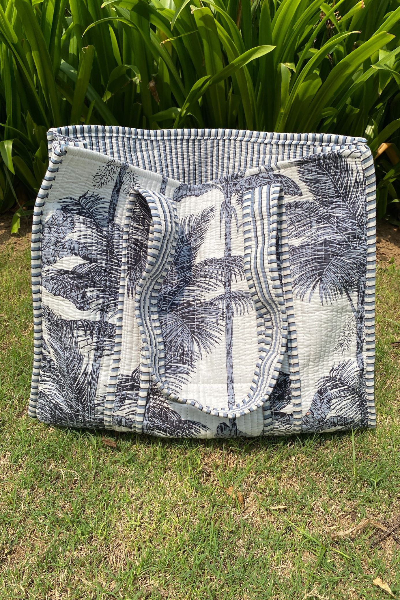 GREY PALM TOTE